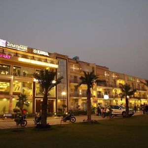 Pearls Suites And Resorts Vrindavan